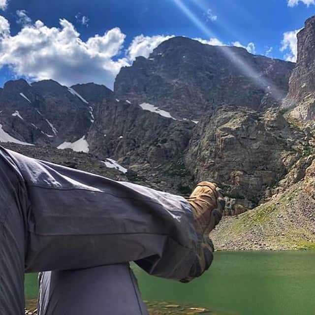 オボズさんのインスタグラム写真 - (オボズInstagram)「Thank YOU, Oboz fan Sunniye Buesing @sunniyebuesing for taking us with you on all those miles last year, and sending us your pics!⠀ ____⠀ "In 2019, I did 150 hikes. Why did I do 150? Because- it was 150 chances at pure joy. 150 times where the AWE moved my soul. 150 times where I could push myself farther than I thought I could go... ⠀ Miles: 747.9, 151,302 ft elevation gain.⠀ With the exception of a hike or two through sand, and one or two snowshoe trips (I wear sawtooth, which is too low for snowshoe trips)...I wore my Oboz on all of these! Thanks for making a superior product!"⠀ .⠀ .⠀ .⠀ .⠀ #truetothetrail #fanphotofriday #hikinggoals #hiking #productreview #outside #outdoors」2月1日 5時08分 - obozfootwear