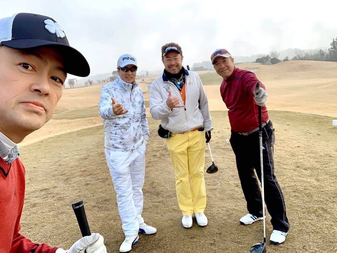 黒田アーサーさんのインスタグラム写真 - (黒田アーサーInstagram)「本当に久しぶりにゴルフしました⛳️最近ボウリング🎳ばかりでしたが、そろそろゴルフも本腰入れます‼️😉👍 この日は元ヤクルトの飯田哲也さん、居酒屋サザンの今井社長、今平さん。難コースのブリストルヒルでした！でもやっぱりまだ寒い🥶ですねー。ゴルフはもう少し暖かくなってからかなー（笑） #golf #pinggolf  #ピンゴルフジャパン  #飯田哲也  #居酒屋さざん  #今井社長 #今平組長 #ブリストルヒルゴルフクラブ  #ゴルフには寒い  #早く暖かくならんかな  #kurodaarthur #黒田アーサー」1月17日 21時52分 - kuroda_arthur
