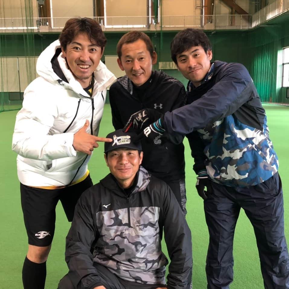 福岡ソフトバンクホークスさんのインスタグラム写真 - (福岡ソフトバンクホークスInstagram)「#自主トレレポート #内川聖一 #頼れるbp#濱涯さん#寺地さん#岡本さん #softbankhawks #ホークス #s15」1月17日 21時54分 - softbankhawks_official