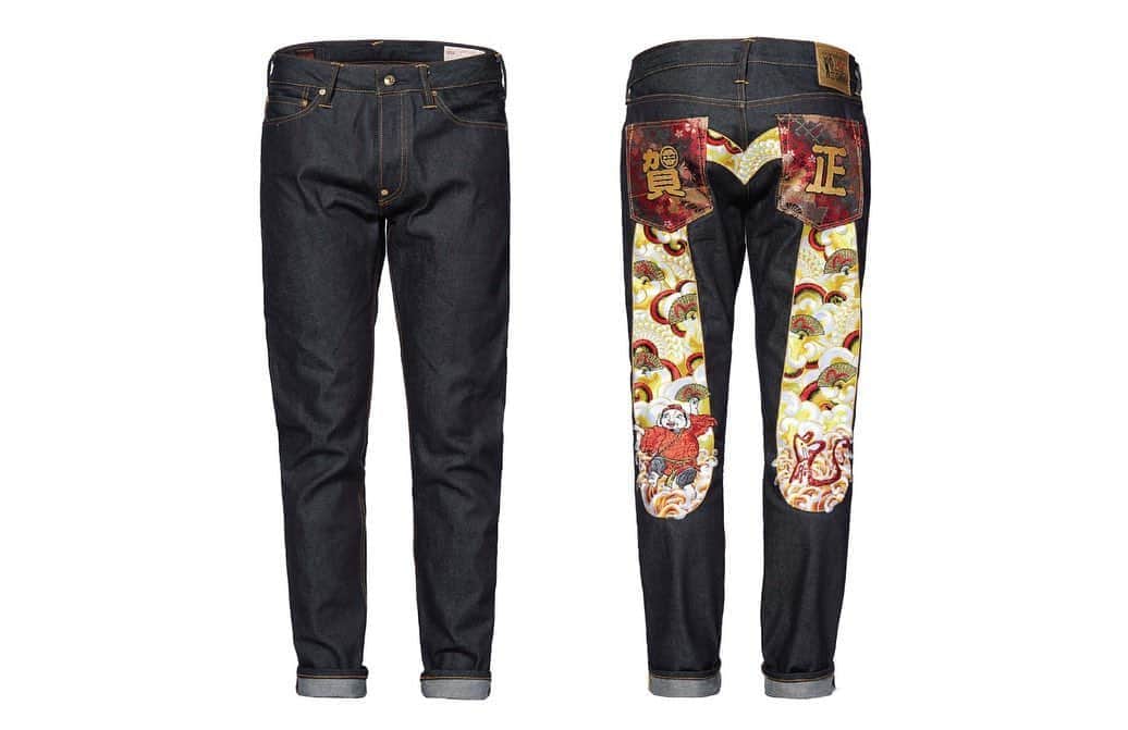 エヴィスジーンズさんのインスタグラム写真 - (エヴィスジーンズInstagram)「Here’s another way to put the festive spirit into your Chinese New Year outfit. The “Year of the Rat” collectors’ edition jeans and denim jacket are embellished with exquisite brocade and shiny Kanji embroidery to signify the new year.  #evisu #chinesenewyear #hny #cny #2020 #yearoftherat」1月17日 21時54分 - evisu1991