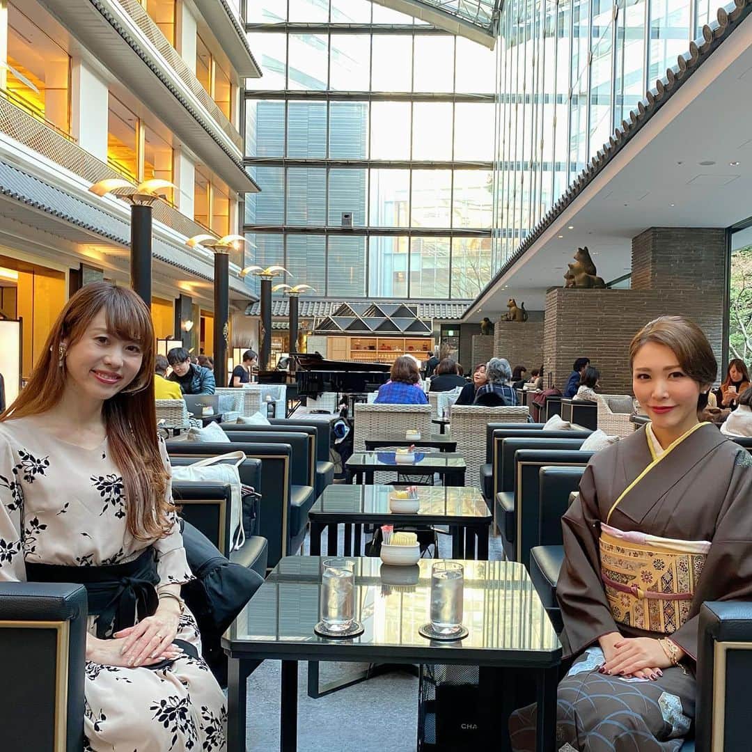 長谷川朋美さんのインスタグラム写真 - (長谷川朋美Instagram)「#ビューティーライフアカデミー 認定校を#沖縄 #東京 #仙台 で開講してくれている#城間百合江 さんと上半期アカデミー総会イベントに向けて打ち合わせ✨（＆面談w） ・ 6月20日の#一粒万倍日と天赦日が重なる日 に一般の方も参加できる豪華なイベントを開催しますよ❤️ ・ 是非スケジュールを空けておいて下さいね^_^ ちなみに私は裏方ですがw 今回のイベントは参加者さま同士の交流をメインにするので、私を見かけたら声かけてくださいね😁 ・ 今年は認定校講師もたくさん増え、アカデミー講座も更に全国各地で開講予定ですのでお楽しみに✨ ・ ちなみに気が早い話ですが、下半期総会イベントももう決まってます。 ・ 12月22日に#札幌 開催です❣️ 北海道や東北地方の皆様、是非おいでくださいね😆 ・ 関東や西、南のアカデミー生は、泊りの合宿にするので、美味しいものたくさん食べましょう😂❤️ ・ まずは6月20日に東京イベントでお会いしましょう✨ ・ #自分と向き合う学校 #セルフコーチング #セルフブランディング #セルフプロデュース #一粒万倍日 #天赦日 #輝く女性」1月17日 21時57分 - hasegawa.elena.tomomi