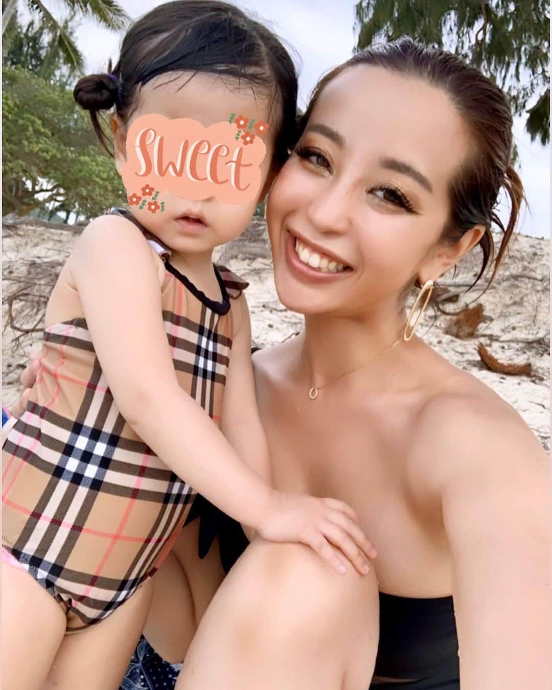 PINKYのインスタグラム：「Throwback Hawaii🌈🌊✨ . こう寒いと、南国に思いを馳せてしまいます🏝💖 .  結婚式と家族旅行を兼ねた昨年のハワイ旅🌺 . 記録用にpostしていきますね📚✍️ ・・・ ・・・ #love #happy #family #familytrip #hawaii #kailua #kailuabeach #momlife #babygirl #daughterlove」