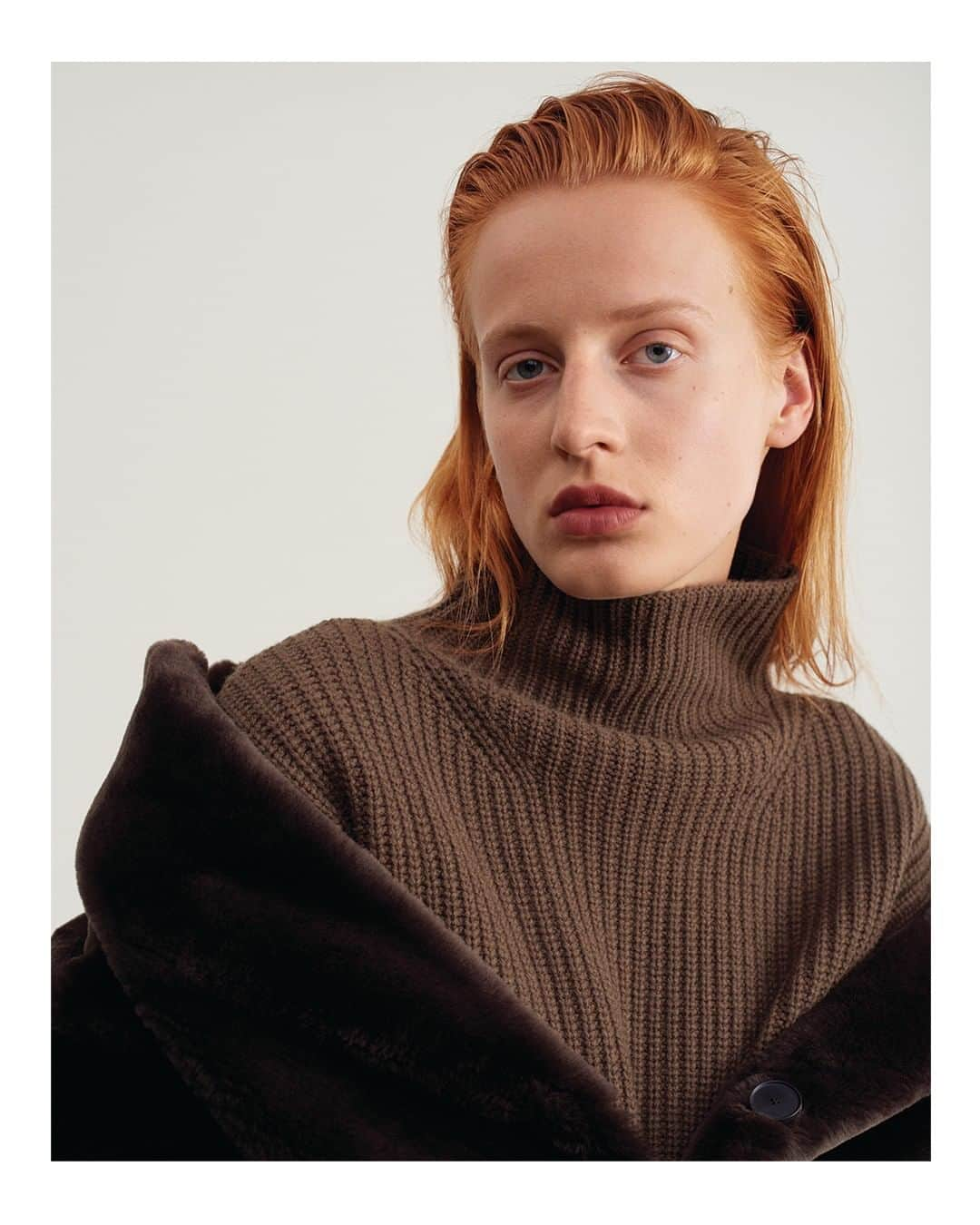 ニコルファリさんのインスタグラム写真 - (ニコルファリInstagram)「KNITWEAR Elevate your daytime wardrobe with the high neck, oversized LYDIA sweater in a luxurious wool and cashmere blend.  #NicoleFarhi #London」1月17日 20時35分 - nicolefarhi