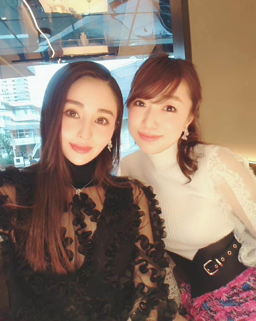 CHIKAさんのインスタグラム写真 - (CHIKAInstagram)「. 新年会🥰🥰🍴ゆかちゃんが選んでくれたレストランがタイプ過ぎて、、お気に入りが増えました♡大好きなお友達との時間はあっという間！！🥺💓 . @fiveten__accessory . お気に入りのバタフライピアスお揃い🤭💓 . #女性経営者 #起業家 #お友達 #情報交換 ♡ #ランベリー #広尾 #西麻布 #ミシュラン #岸本直人シェフ #世界観 #フレンチ #新年会 #ランチ #Instagourmet ♡」1月17日 20時51分 - chika72714