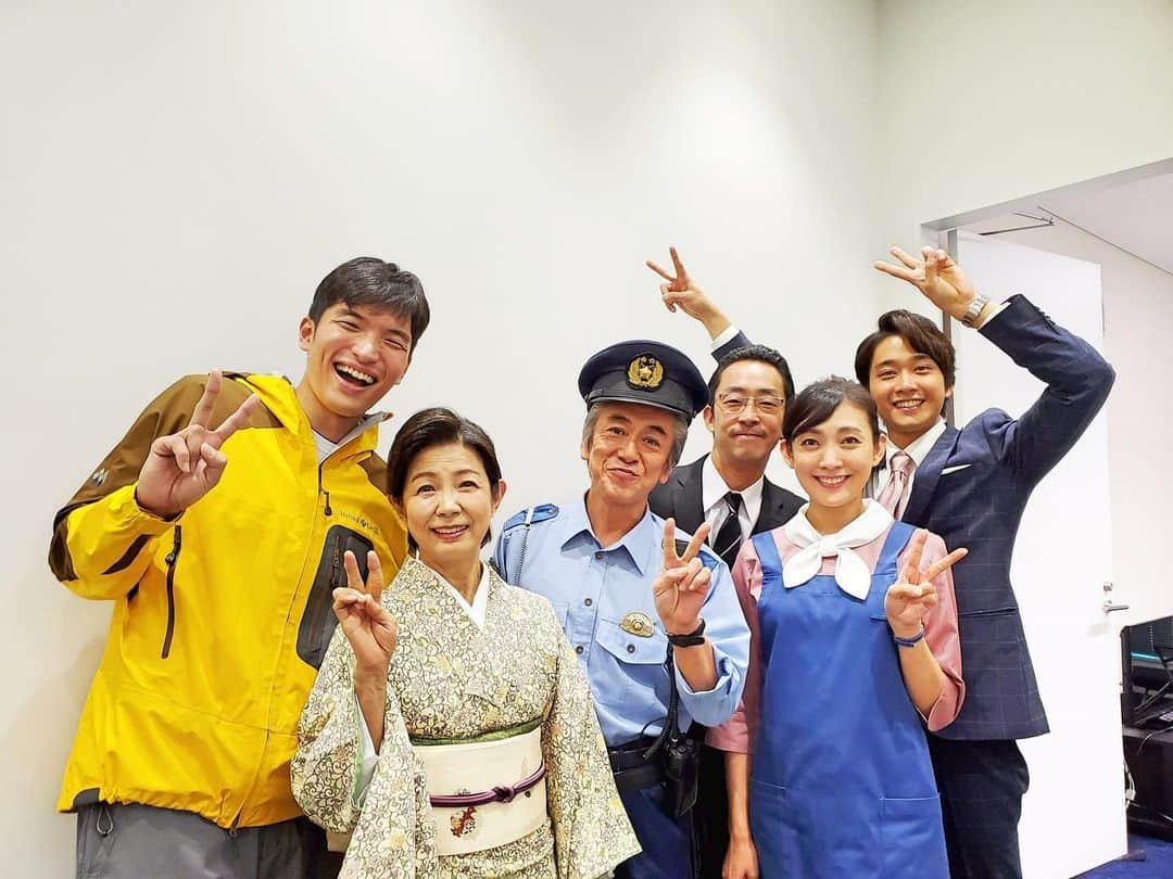 田中美里のインスタグラム：「駐在刑事season2 こちらももうすぐ始まりまーす！ 昨日、製作発表でした。  1月24日（金）スタート！毎週金曜よる8時放送！ 私、水根に引越してきたパン屋さんでレギュラー出演しています。 私の役、どんな展開になっていくのか！？ サスペンスあり、ほっこりあり。  是非観てくださいね。  #駐在刑事season2  #テレビ東京 #寺島進 #北村有起哉 #佐藤寛太 #鈴之助 #田中美里 #市毛良枝  #ピースじゃなくて2」