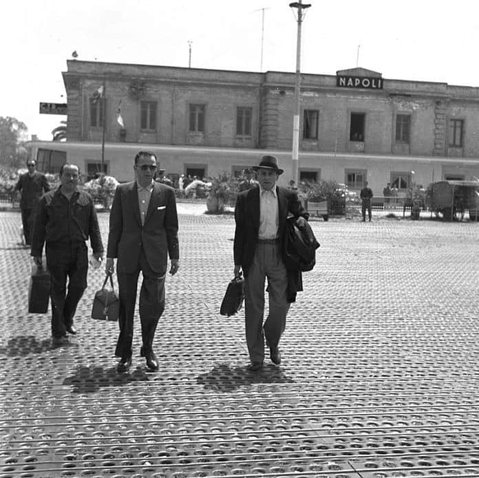 のインスタグラム：「Frank Sinatra arriving to the airport of Naples, Caopodichino 1955. #tramontanonapoli #tramontano1865」