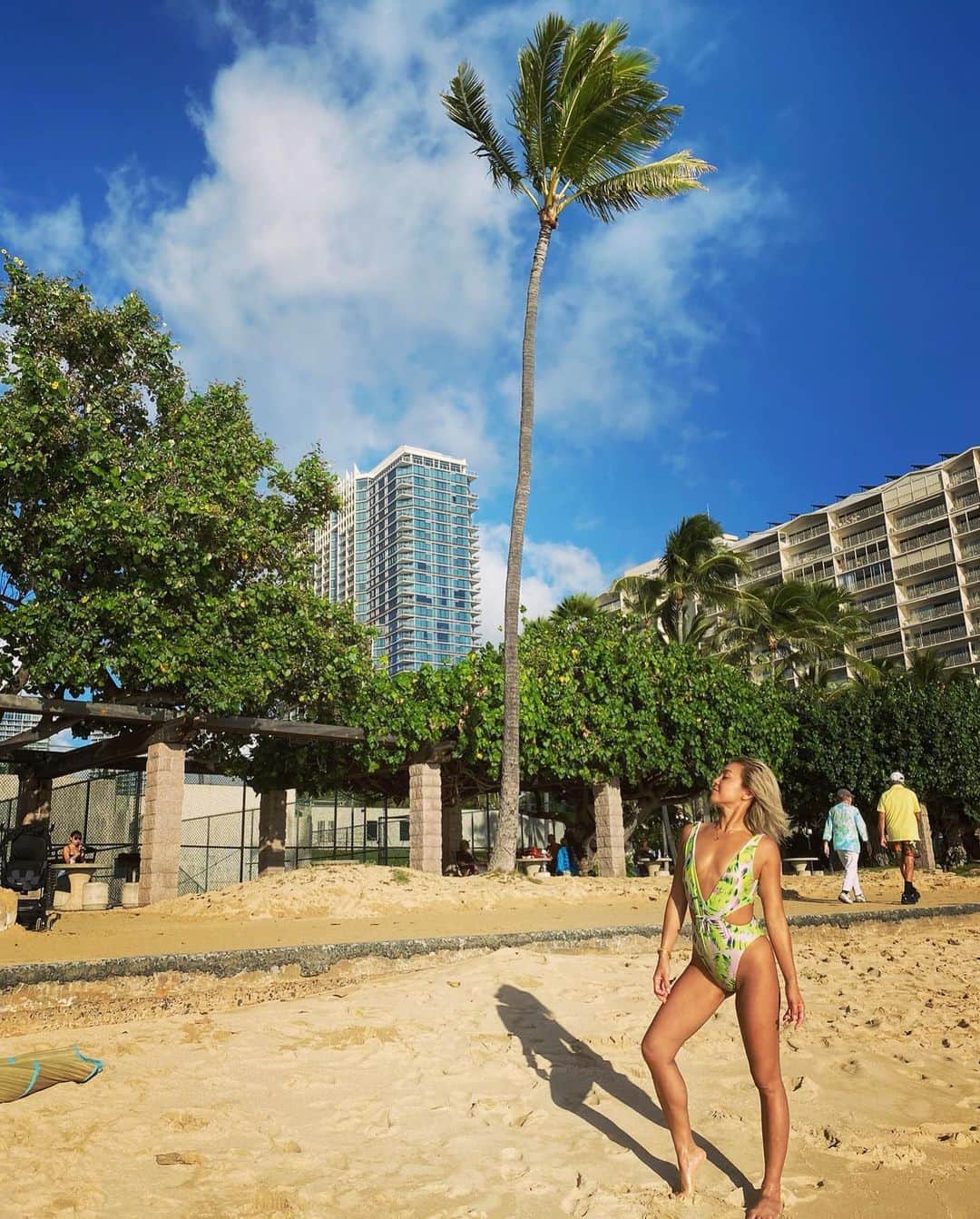 Nazukiのインスタグラム：「Hawaii Photo🌺🌴 Memories Photo✨✨ Waikiki beach🏖  #hawaii #hawaiistagram  #hawaiitrip #hawaiilife  #waikiki #waikikibeach #trip #beach #ハワイ　#ハワイ旅行」