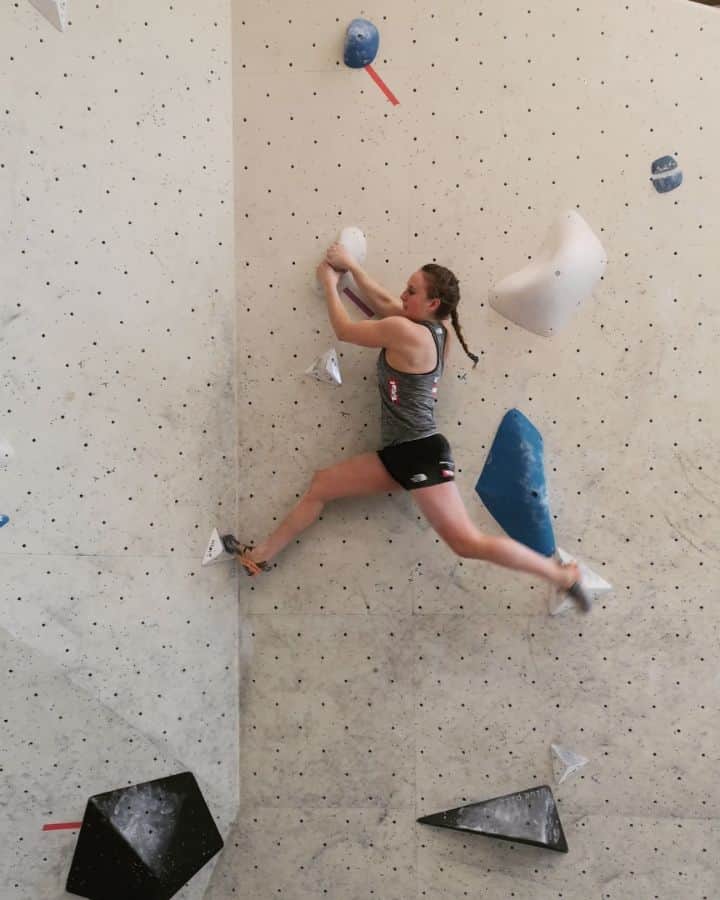 ハンナ・シューベルトのインスタグラム：「Nice bloc from yesterday's comp simulation 😊🎉💪」