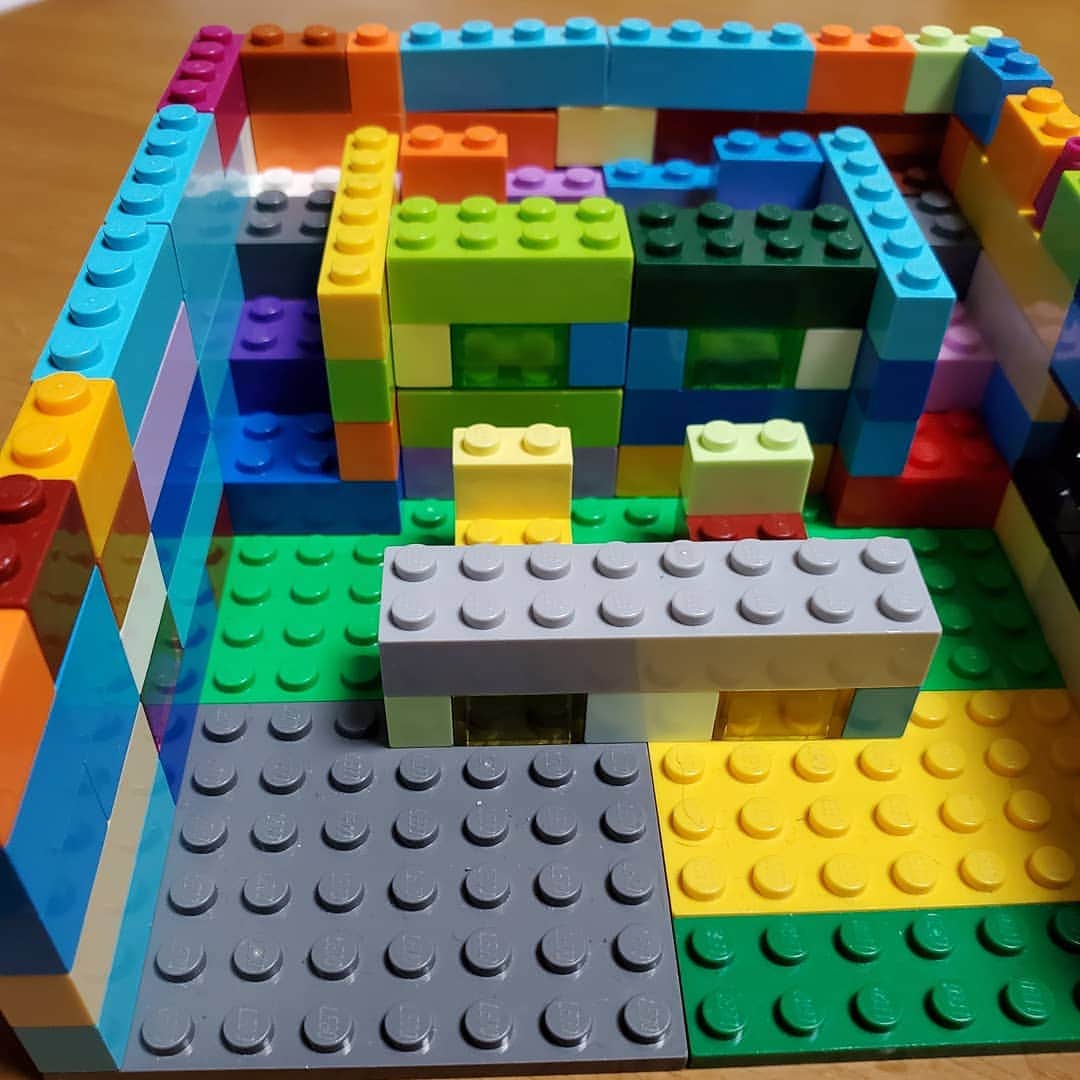 新井義幸さんのインスタグラム写真 - (新井義幸Instagram)「シリーズ 息子の #LEGO  クイズ番組のセット  なぜコレをつくろうと思ったのだろう。」1月17日 21時25分 - araipatiino