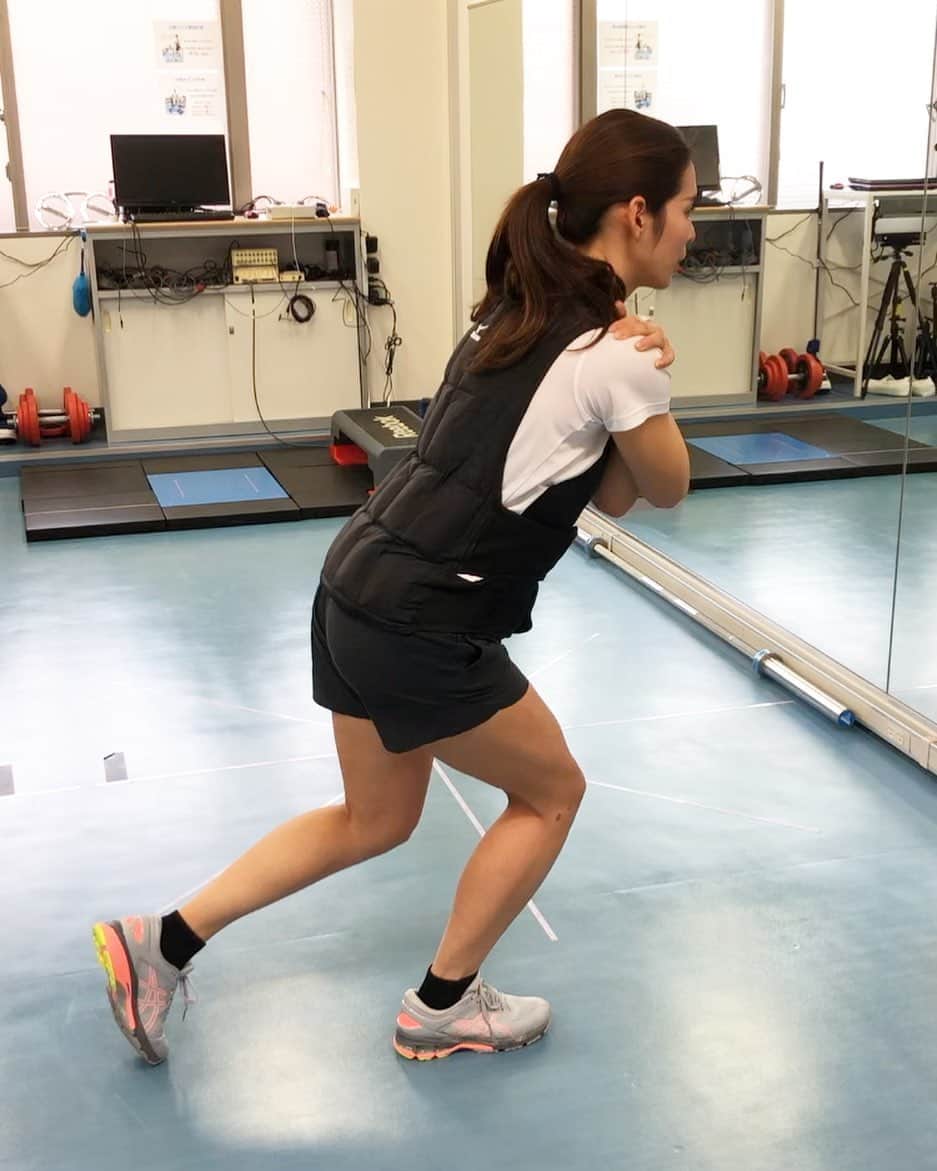 内藤夏紀のインスタグラム：「weight jacket training🏋️‍♀️ .  一歩一歩👣着実に」