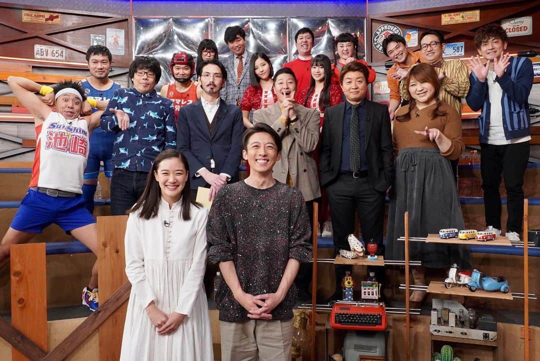 日本テレビ「ウチのガヤがすみません！」のインスタグラム：「【#高橋一生 さん＆#蒼井優 さんの笑顔↑を見て「次回の#ガヤ おもしろそう😆」と期待しちゃってる人はコメント欄に💖を入力‼️⬇︎⬇︎】 . 人気俳優・高橋一生さん&蒼井優さんをゲストに迎え… おふたりの“溺愛する人物👤”を発表🤗✨ . ガヤ芸人のキャラ渋滞発生⁉️💨 個性が強すぎる芸人続々出現で… スタジオはゲストを巻き込んで大混乱🤣😱😳🤯☄️ . 【1/21(火)23:59〜】高橋一生さん&蒼井優さんのとびきりの笑顔が溢れてます💖お楽しみにーー🙌🙌 . 【芸人名】各列左→右 #サンシャイン池崎 #馬鹿よ貴方は #チョコレートプラネット #りんごちゃん #アマレス兄弟 #一岡怜奈(#BEYOOOOONDS ) #里吉うたの(BEYOOOOONDS) #なすなかにし #ウェンズデイズ #ぽんぽこ #藤井21 . #EXIT #フワちゃん #3時のヒロイン #尼神インター #はなしょー #相席スタート #ありがとう #Mrシャチホコ #R藤本 #アイデンティティ #まちゅ . #ウチのガヤがすみません #ウチガヤ  #豪華ゲストとガヤ芸人 #芸人 @romancedoll_album」