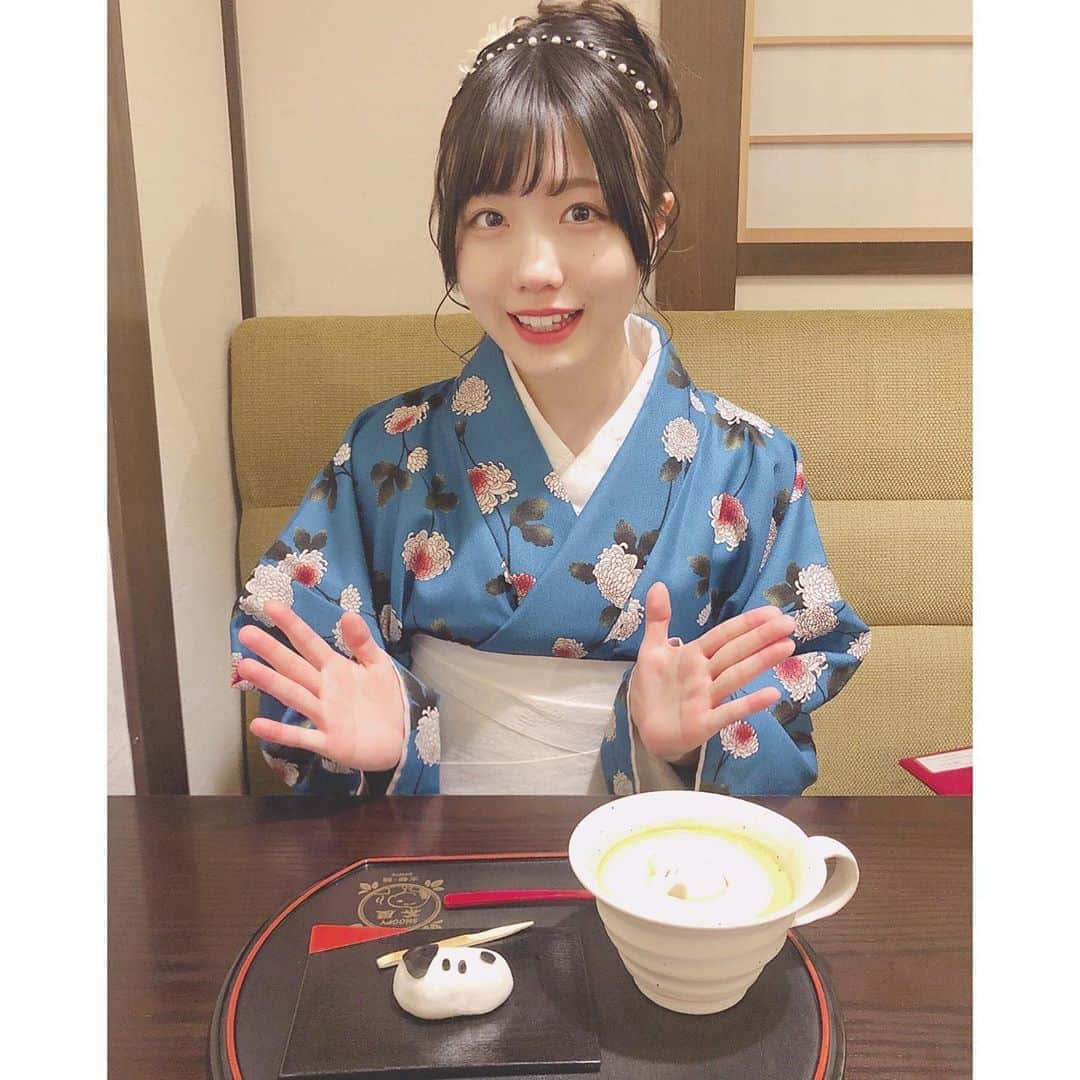 樋口なづなさんのインスタグラム写真 - (樋口なづなInstagram)「🕊 スヌーピーさんの おまんじゅうとお抹茶 🍵🔅 . 抹茶の上でスヌーピーがぷかぷか泳いでて 本当にかわいいの！ . こういうのって食べるの勿体無いよね〜〜、 しばらく見つめ合っちゃう！(笑) . . . #スヌーピー茶屋 #スヌーピー茶屋京都錦 #スヌーピー #錦市場 #京都カフェ #カフェ巡り #kyoto #着物」1月17日 21時36分 - nazuna_higuchi