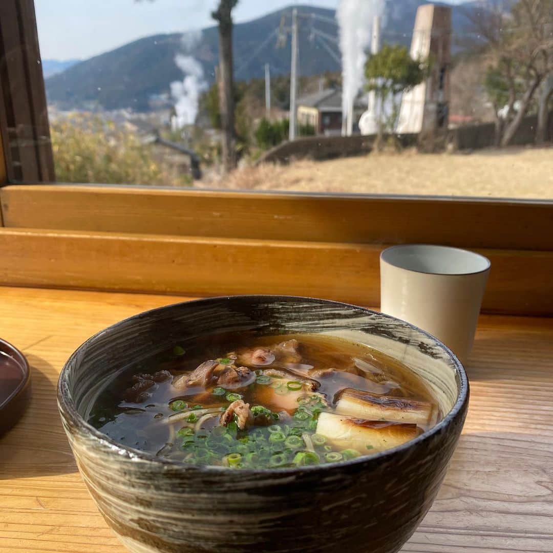 朋未のインスタグラム：「由布院でお蕎麦(●´ω｀●) #湯布院 #由布院グルメ #湯布院グルメ  #九州旅行 #九州グルメ #美味しかった  #murata不生庵 #蕎麦スタグラム  #黒豚そば」