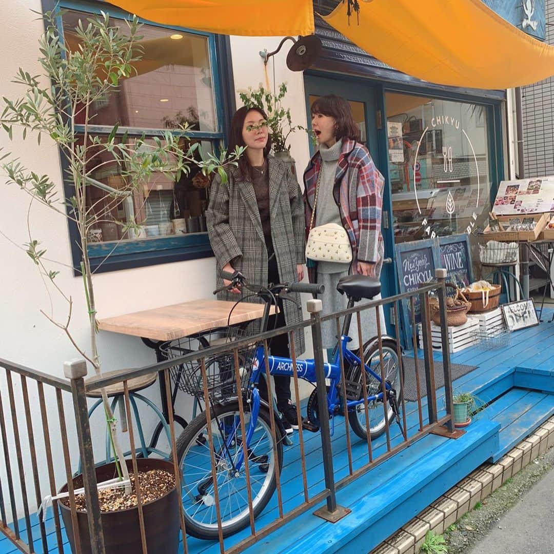 とよた真帆さんのインスタグラム写真 - (とよた真帆Instagram)「武田双雲くんのプロデュースする#cafe #オーガニックカフェ地球 さんに伺いましたよ〜 #武田双雲くんにもお会いしてハイテンションなトークで笑いっぱなし🤣 元気を頂きましたー 双雲くんは初となる大規模現代アート個展を2月5日から16日 #渋谷区　#猿楽町の #ヒルサイドフォーラムにて開催するそうですよ  @erenamizusawa_official  @takedasouun  #maho #mahostyle #ありがとう #パワー充電」1月17日 21時45分 - maho_toyota