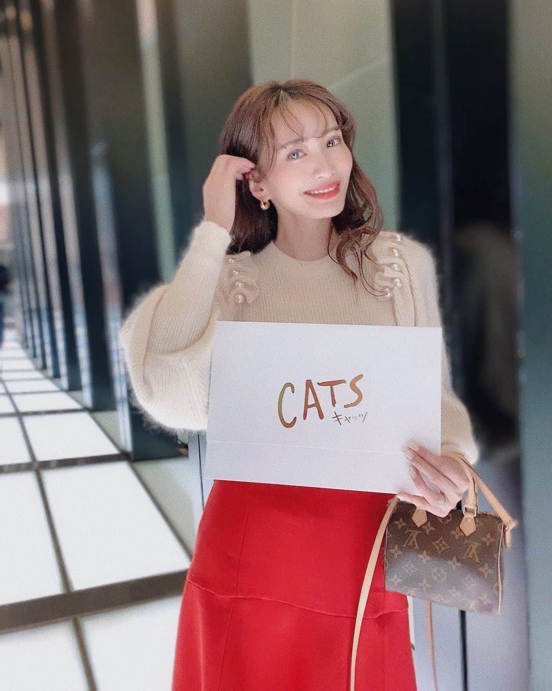 ANNA 杏奈さんのインスタグラム写真 - (ANNA 杏奈Instagram)「✈︎ 昨日映画CATSを一足お先に見てきました🤤💕 . 1981年にロンドンで初演されて以来、観客動員数は世界累計8100万人に達し、日本公演も通算1万回を記録するなど、世界中で愛され続けるミュージカルの金字塔「キャッツ」が映画化されたもの❤️ . 予告を見たときに大好きな俳優さんがたっくさんいたから、絶対見たいなーって思ってたの❤️ ジェニファーハドソンは昔から大好きで歌がとにかく1番凄かった🥺 . とにかく歌とダンスが圧巻だから是非見てみてほしい❤️最後は感動して泣いてしまった🤣 吹替版の声優さんもとっても豪華みたい♡ 1/24-公開だよ🎬💕 . . #映画キャッツ #PR #キャッツ好きと繋がりたい」1月17日 12時51分 - anna_maria_end18