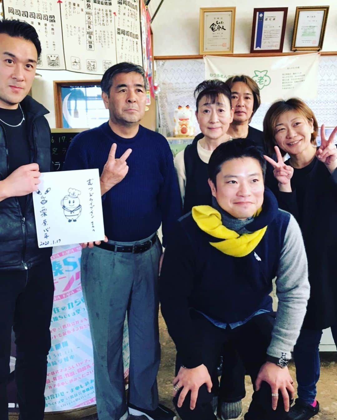 栗原心平さんのインスタグラム写真 - (栗原心平Instagram)「むつ市に戻りむつドライブインさんへ。ガメラレーダーを模したガメ丼や海上自衛隊第25航空隊のカレーに認定された海自カレー、カリカリの唐揚げがたっぷりのsora空などなどおいしいもの盛り沢山。もっとゆっくりしたかった…ガメ丼食べ切りたかった…そう、また来ればいいのよ。また来よう！オーナーの鳥山さんが北斗の◯に出てきそう。そして年下www #栗原心平　#青森　#青森県　#海自カレー　#ガメ丼　#sora空　#海軍コロッケ　#大湊海自カレー　#下北半島魅力発信　#北斗の拳　#むつ市 #むつドライブイン」1月17日 13時07分 - shimpei_kurihara