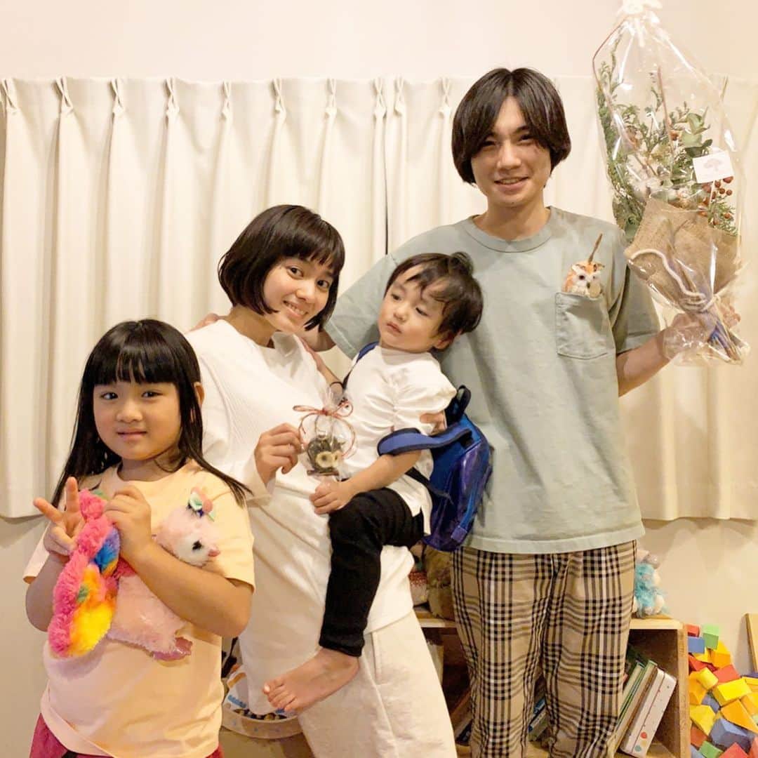 山口尚美のインスタグラム：「家族で @ships_any_official さんの webムービーに出演させて頂きました🎉👨‍👩‍👧‍👦🌈 とても楽しく撮影させて頂きましたので 是非見てみてくださいませ😊 (上のSHIPSanyさんのプロフィールにリンクが載ってるよ💕) ブログに撮影レポも書いたので見てね❣️ #SHIPS #shipsany」