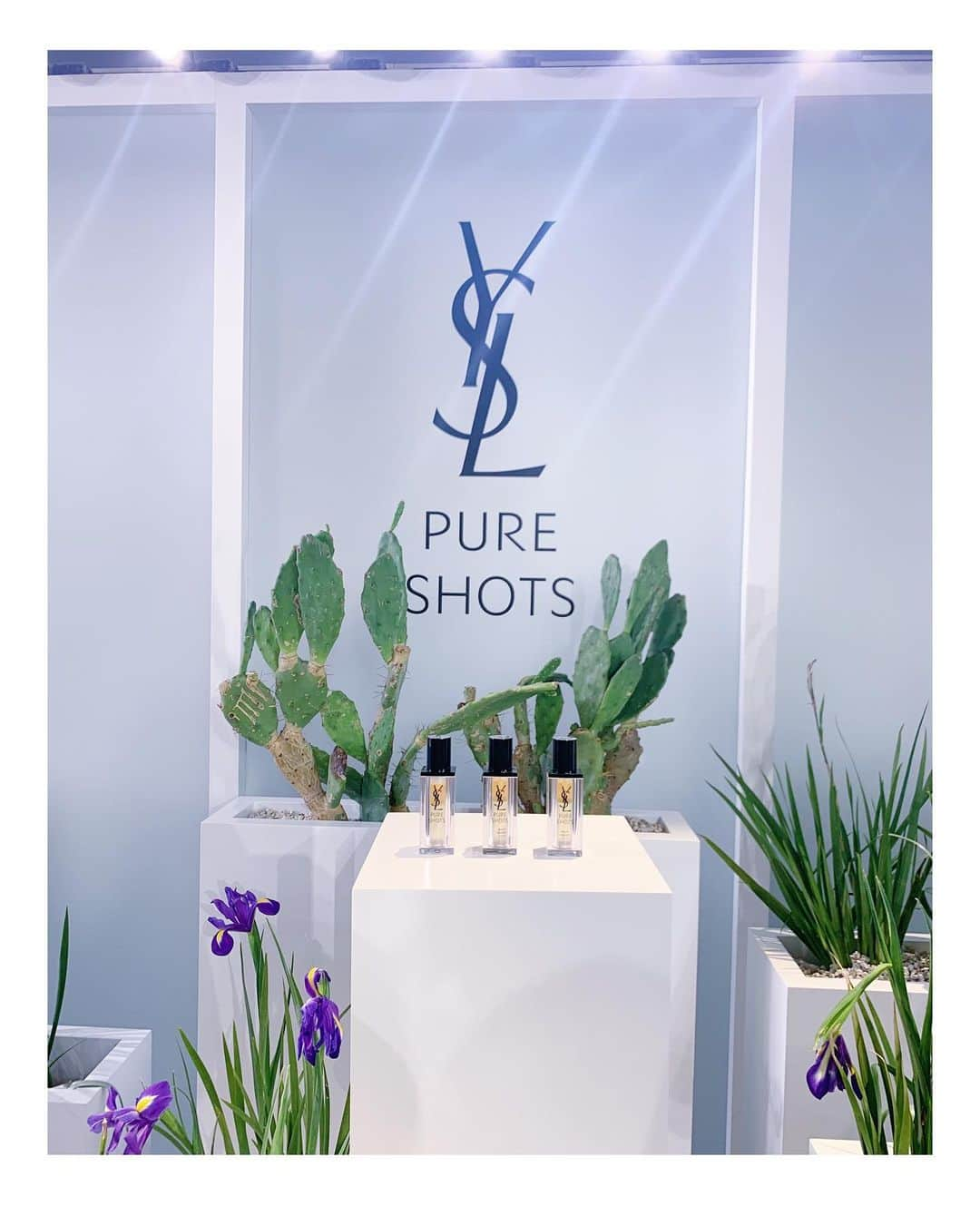 板野友美さんのインスタグラム写真 - (板野友美Instagram)「“過労肌”対策として @yslbeauty から “PURESHOTS”が発表されました❤️ . .  テクスチャーも香りもとても良く それぞれのお悩みによって選べるタイプ なので、それも嬉しい☺️*̣̩⋆̩* 私はピンクでした🥰  #pureshots #yslbeauty #友Style」1月17日 14時00分 - tomo.i_0703