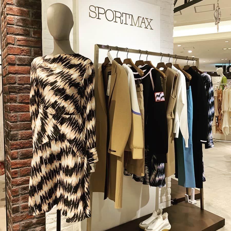 HANKYU.MODEさんのインスタグラム写真 - (HANKYU.MODEInstagram)「SPORTMAX SS20 COLLECTION At 3F『D.EDIT』 #Hankyu #HANKYUMODE #umedahankyu #阪急うめだ本店 #うめだ阪急 #阪急百貨店 #osaka #umeda #mode #sprtmax #スポーツマックス #新作 #新作入荷 #ss新作 #ss20 #2020sscollection」1月17日 14時28分 - hankyumode