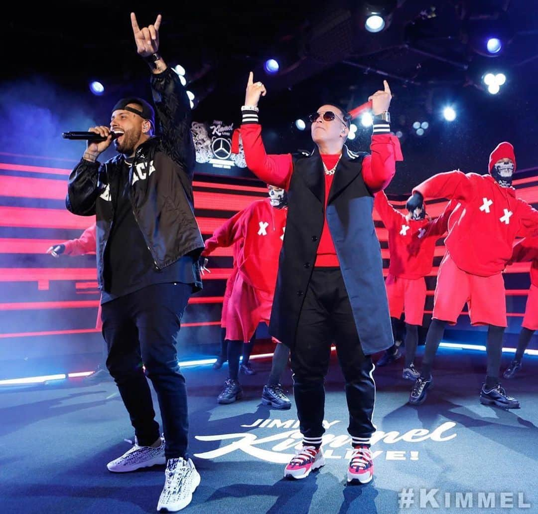 ダディー・ヤンキーさんのインスタグラム写真 - (ダディー・ヤンキーInstagram)「🇵🇷🔥🔥 #Repost @jimmykimmellive ・・・ @NickyJamPR & @DaddyYankee! 🎶 #Muevelo」1月17日 14時36分 - daddyyankee