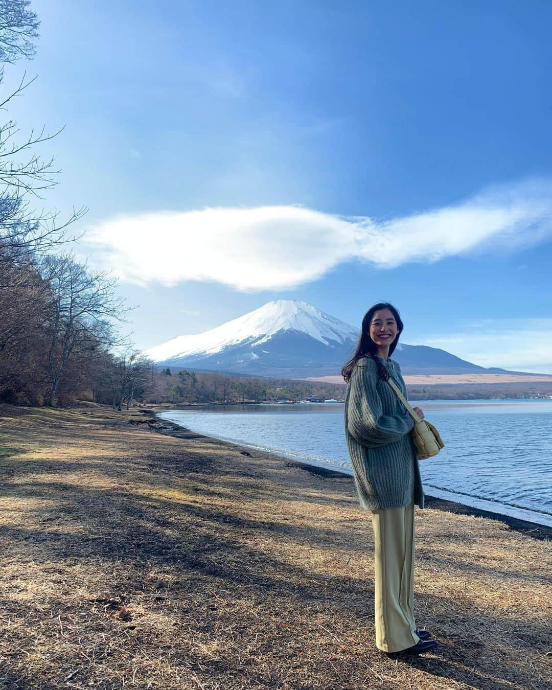 新木優子さんのインスタグラム写真 - (新木優子Instagram)「私服  knit & pants : @snidel_official  long T shirt : @hanes_japan  shoes : @coach  bag : @bottegaveneta」1月17日 14時43分 - yuuuuukko_