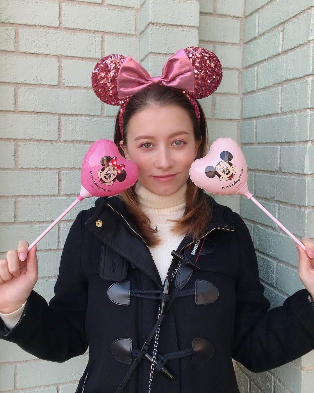 のインスタグラム：「TOO CUTE💗💗💗 ⠀ ⠀ 手持ちバルーン可愛すぎるーー！！ ⠀ 家に持って帰りやすいし お値段もお手頃だし💭💭 ⠀ ⠀ 春イベでも うさぴよの手持ちバルーンでるって🎈😊 ⠀ ⠀ ⠀ ⠀ #手持ちバルーン　#ミッキーバルーン #ディズニーランド　#東京ディズニーランド  #tokyodisneyland #pink」