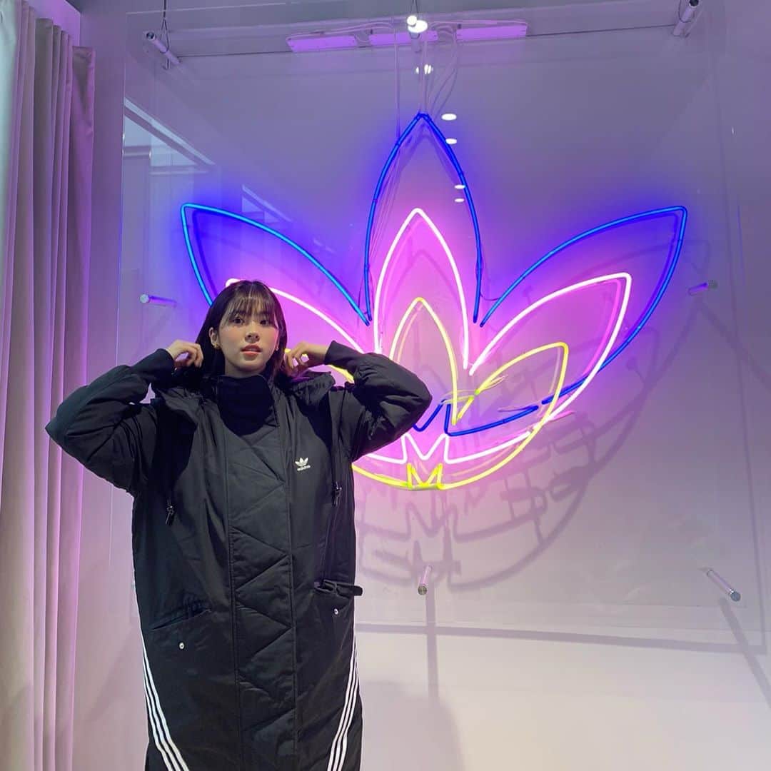 ソ・ウンスのインスタグラム：「이 패딩은 올겨울 나의 교복이 될 예정,,💕 #아디다스홍대브랜드센터」