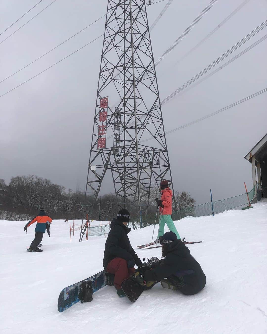 エリイ さんのインスタグラム写真 - (エリイ Instagram)「冬の大恒例⛷ 真木蔵人さんがアテンドしてくれる雪山 #真木蔵人」1月17日 15時11分 - elliechimpom