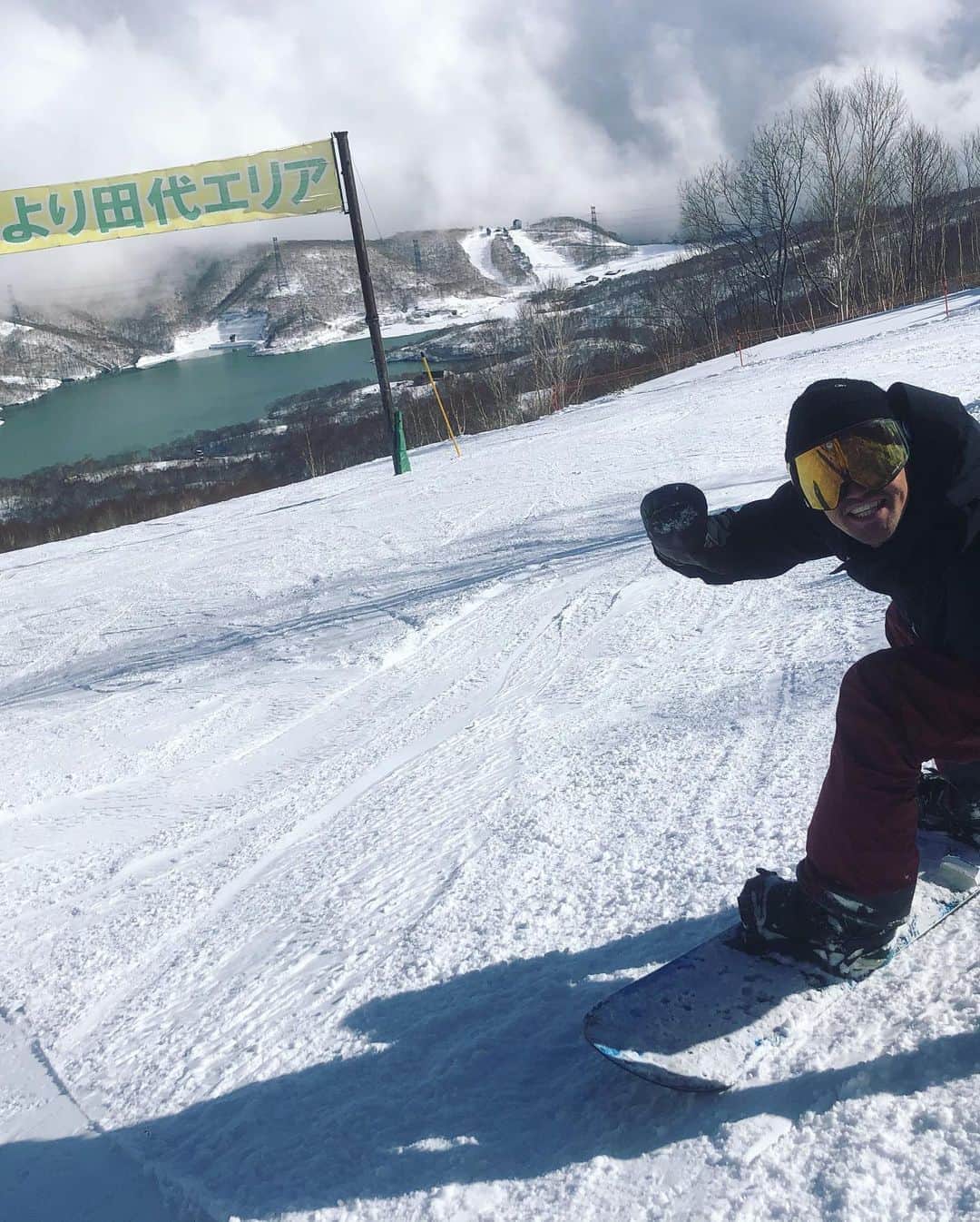 エリイ さんのインスタグラム写真 - (エリイ Instagram)「冬の大恒例⛷ 真木蔵人さんがアテンドしてくれる雪山 #真木蔵人」1月17日 15時11分 - elliechimpom