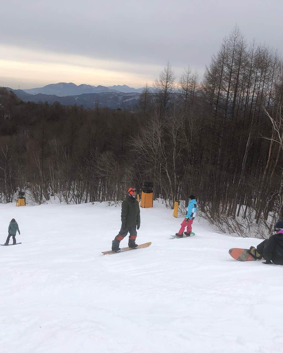 エリイ さんのインスタグラム写真 - (エリイ Instagram)「冬の大恒例⛷ 真木蔵人さんがアテンドしてくれる雪山 #真木蔵人」1月17日 15時11分 - elliechimpom