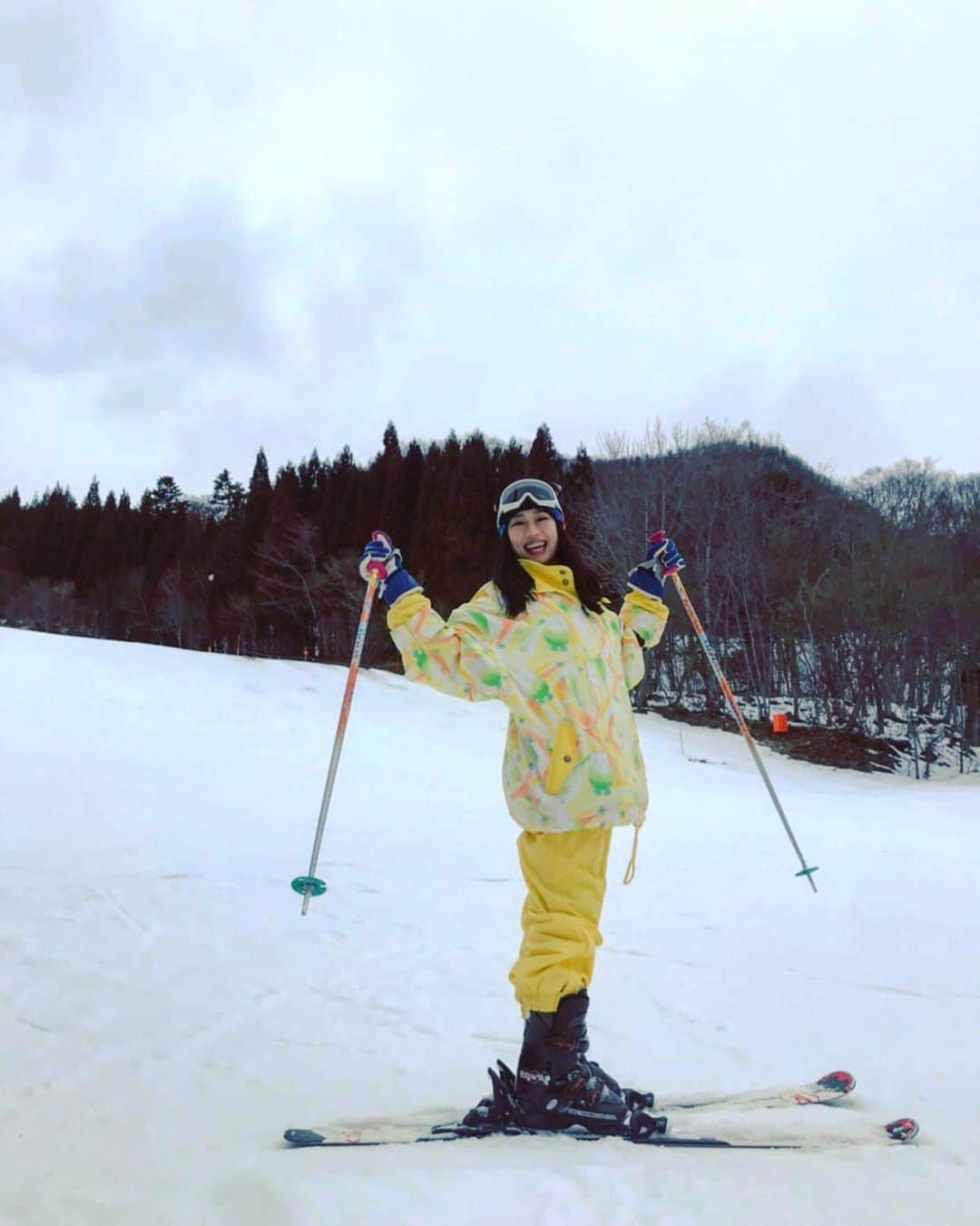 エリイ さんのインスタグラム写真 - (エリイ Instagram)「冬の大恒例⛷ 真木蔵人さんがアテンドしてくれる雪山 #真木蔵人」1月17日 15時11分 - elliechimpom