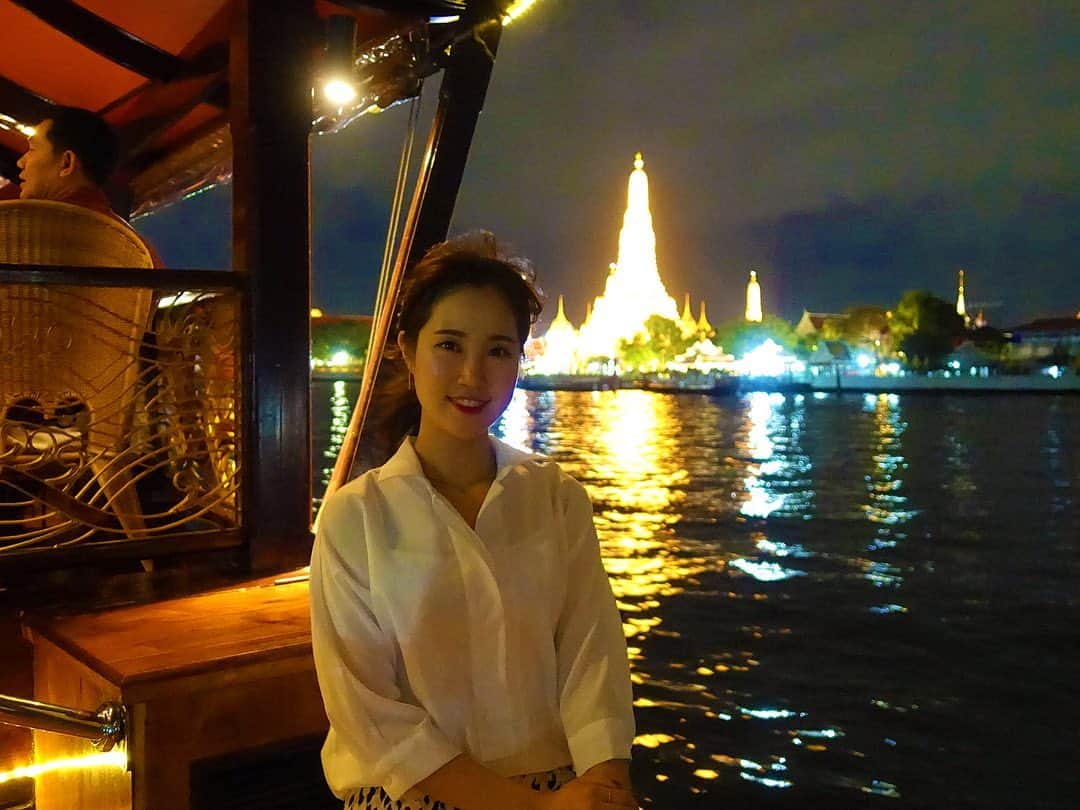 ジンエアーさんのインスタグラム写真 - (ジンエアーInstagram)「방콕에 오면 꼭 보러 온다는 왓 아룬 아닌가요? 저는 크루즈를 타고서 봤는데요~🌊❤ #저녁에는조명이들어와서더예쁘네요👼 ⠀ ⠀ 사랑스러운 그녀의 소녀 감성 가득한 방콕 스토리는 Jin Air와 Muse(@_muse_official)가 함께 합니다 ⠀ 💓 Jin Air x Muse 가 드리는 스페셜 혜택 💓 ⠀ 👧🏻 행복한 소녀로 돌아가는 알찬 3박 5일 코스 🗺 한진관광에서 제공하는 4가지 추천 테마 ✈️ 진에어 B777-200ER 기종으로 넓고 편안하게 🧳 진에어 무료 수하물 & 기내식 제공 🍱 ⠀」1月17日 15時15分 - jinair_lj