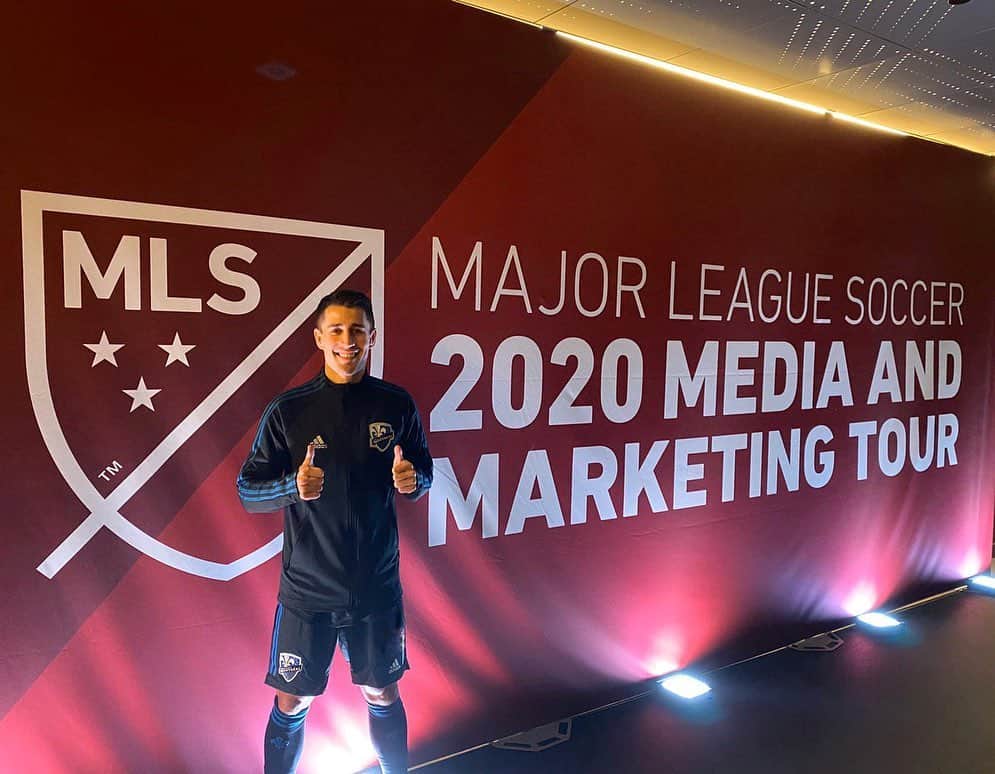 ボージャン・クルキッチのインスタグラム：「Having a really fun time at the @MLS Media Day in Los Angeles. A great experience to be representing @impactmontreal 🔵⚫️ Viviendo una jornada muy divertida en el Media Day de la #MLS en Los Ángeles. Una gran experiencia representando al @impactmontreal #mlsmediaday」