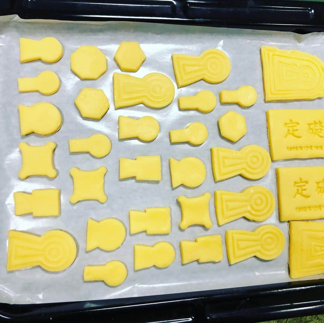 水谷さるころさんのインスタグラム写真 - (水谷さるころInstagram)「古墳と定礎とさるころクッキー。そして、母を食べる息子。　#古墳クッキー　#5歳男児マイル」1月17日 15時17分 - salucoro