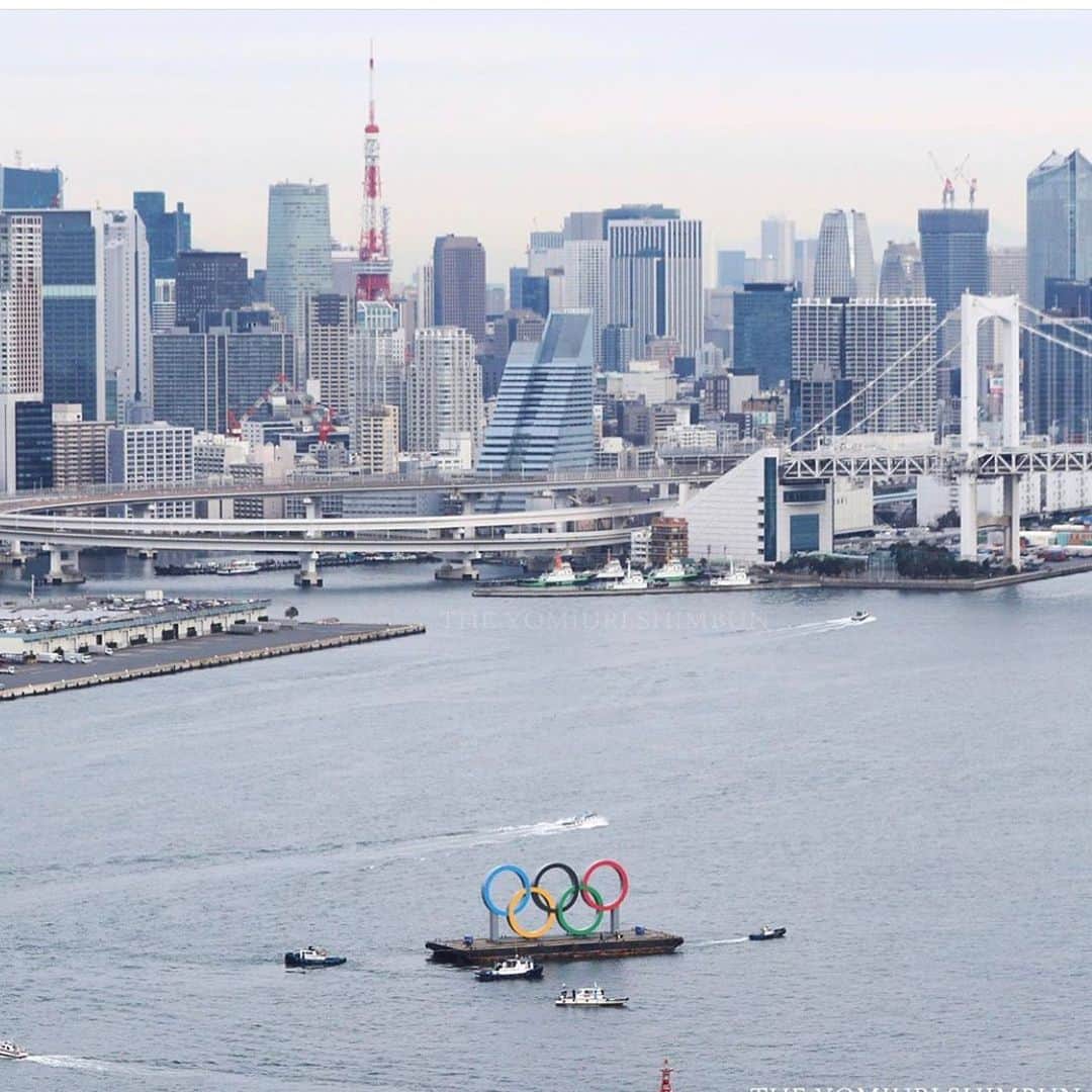 東野幸治さんのインスタグラム写真 - (東野幸治Instagram)「今日から五輪のエンブレムが東京湾に設置されました。」1月17日 15時22分 - higashinodesu
