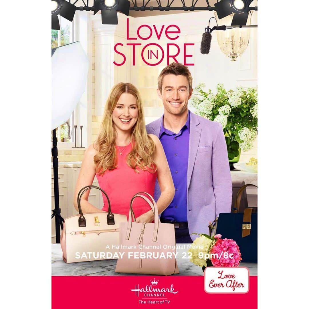 ロバート・バックリーのインスタグラム：「Our new movie, Love In Store, has it all- @alexandrabreck, @jackeeharry, love, laughs and last but certainly not least, me in a purple sport coat. Tune in February 22nd on @hallmarkchannel.」
