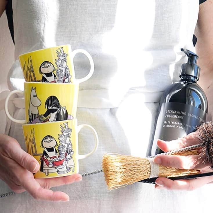 ムーミンさんのインスタグラム写真 - (ムーミンInstagram)「Friday treat - Arabia reveals two bright & beautiful new character mugs!😍 What’s special, the less-known character, Misabel gets her own mug, plate and bowl and the classical  Snorkmaiden set is renewed with a beautiful purple colouring. What do you think?💜 The products are available for purchase from 17 February 2020 but you can sign up to our waiting list to be notified when the products are in stock 👉 moom.in/newarabia 💛 • • • #moomin #moominofficial #moominbyarabia #arabia #muumimuki #moominmugs」1月17日 15時31分 - moominofficial