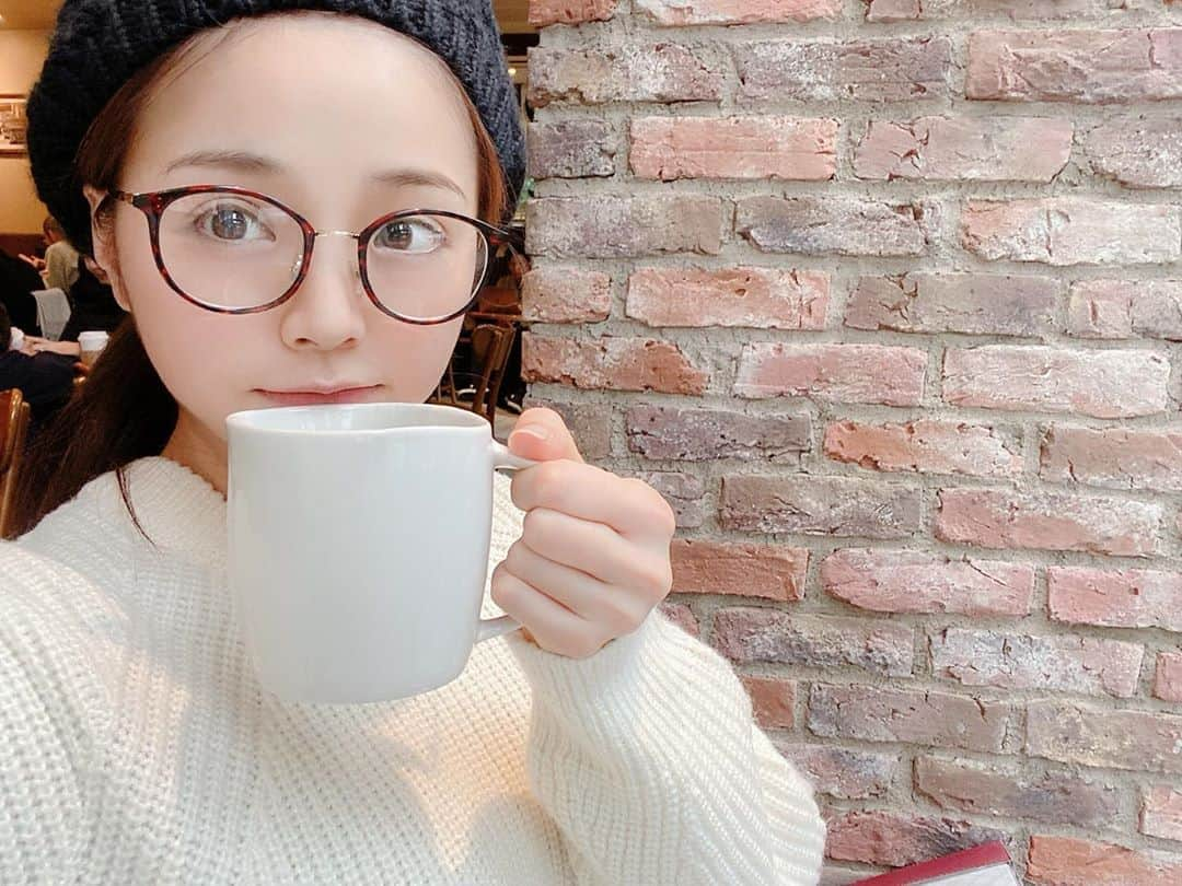 川村那月さんのインスタグラム写真 - (川村那月Instagram)「すっぴんでコーヒータイム☕️ スタバ大好き芸人。  #川村那月 #那月の日常 #女優 #タレント #レースクイーン #RIZINガール #グラビア #那月ファミリー募集中 #ティースタイルマネージメント #夢に向かって #皆さんに愛を」1月17日 15時37分 - kawamura_natsuki317