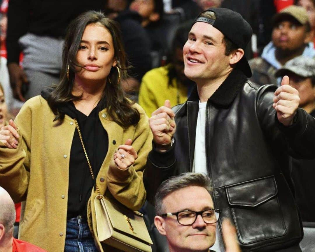 クロエ・ブリッジスさんのインスタグラム写真 - (クロエ・ブリッジスInstagram)「Yes we come to Staples Center twice a week for the basketball but we ALSO come for the dancing which is just as important. 📸 @allenberezovsky」1月17日 15時44分 - chloebridges