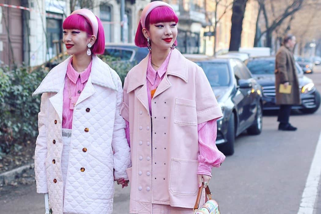 AYAさんのインスタグラム写真 - (AYAInstagram)「Twins in PINK💗💓💞💖 @fendi @fisforfendi」1月17日 15時46分 - ayaxxamiaya