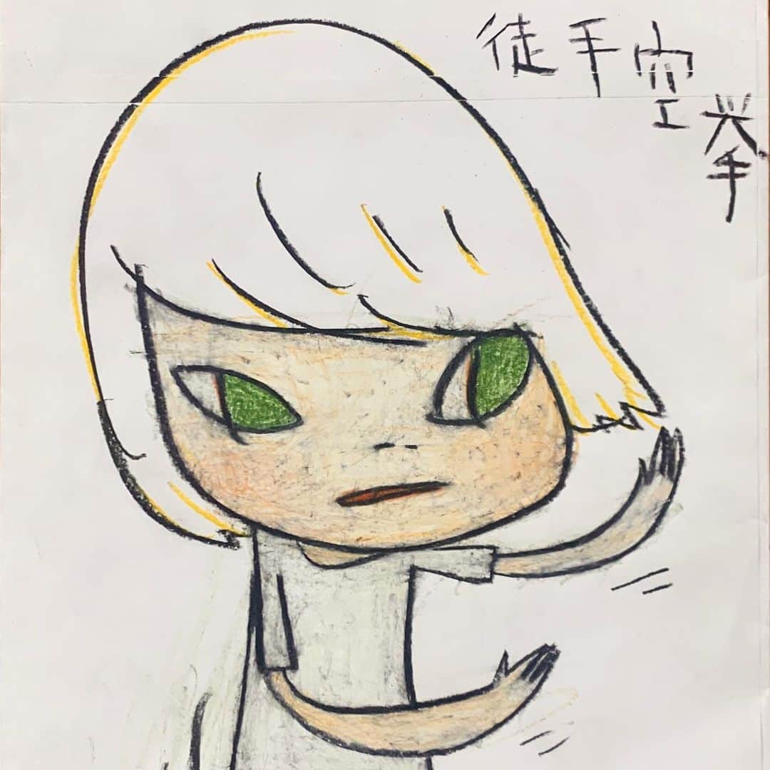 奈良美智のインスタグラム：「“徒手空拳”  empty handed.  and some foods. rice flour scone & strawberries.」
