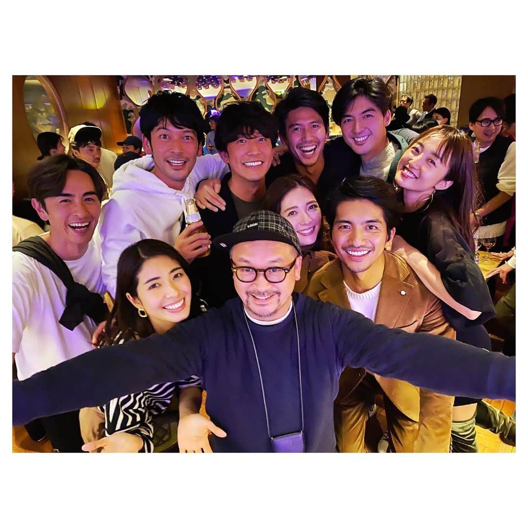 幸太さんのインスタグラム写真 - (幸太Instagram)「Happy Thursday w team @tokyocalendar ﻿ ﻿ ﻿ 昨夜の東京カレンダー新年会﻿ ﻿ ﻿ 事務所、職種に関わらず﻿ 本当に皆んな仲が良い😊﻿ ﻿ ﻿ そんなメンバーで毎回撮影が出来てるからこそ、﻿ 生の空気感が写真にも出る…﻿ ﻿ ﻿ 有り難いねー﻿ 感謝です🙏﻿ ﻿ ﻿ 2020年も食・ファッション・カルチャーにと見応えある東京カレンダーに、ご期待下さいねー‼️﻿ ﻿ #tokyocalendar #magazine #tokyodeliciousfood #tokyofashion #family #model﻿ #東京カレンダー #東京レストラン #東京ファッション #大人カルチャー #モデル #仲間 ﻿ #今回も ﻿ #大人こども炸裂﻿ #巨匠カメラマン﻿ #やっぱり﻿ #遊びも仕事も全力 ﻿ #スゲーわ﻿ #悔やまれるのは﻿ #俺は車のため﻿ #1滴も呑んでない ﻿ #楽しかったから良し ﻿ #東京の空﻿ #夜でも明るいね ﻿ #リゴレット渋谷」1月17日 15時54分 - kotawave