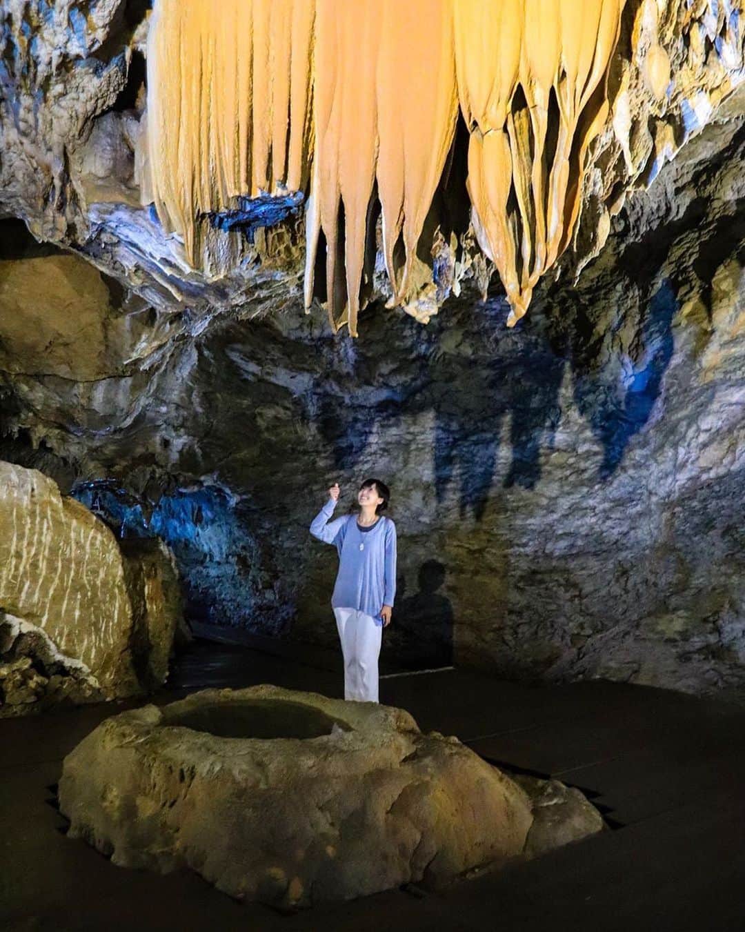 Be.okinawaさんのインスタグラム写真 - (Be.okinawaInstagram)「Take a trip down to the limestone caves to explore the underground wonders of Okinawa! 📷:@mayumi_0712 📍:Cave Okinawa, Uruma City  While you're in the area, check out the Katsuren Castle Ruins, Kafuu Banta (Happy Cliff), and other beautiful spots in Uruma City!  #limestonecave #urumacity #鍾乳洞 #uruma市 #종유동굴 #우루마시 #うるま市 #洞窟 #naturelovers #hiddengem #beokinawa #visitokinawa」1月17日 16時06分 - visitokinawajapan
