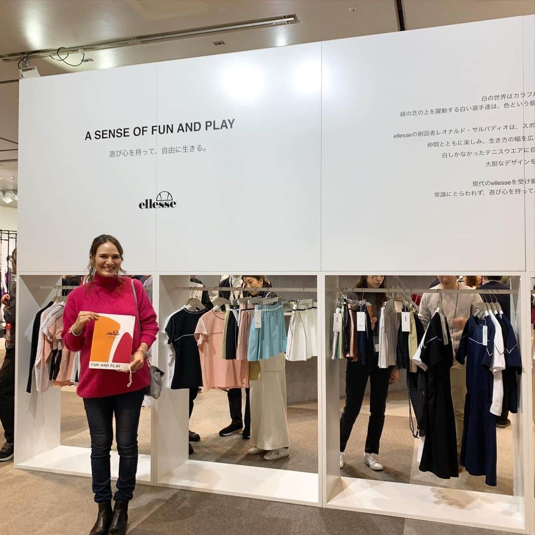 瀬間友里加のインスタグラム：「ellesse展示会🎾「遊び心を持って、自由に生きる」勝利を求めるだけじゃなく仲間と楽しんだり人生を豊かにするのもスポーツ✨引退してスポーツの楽しさが更にわかる今日この頃、オシャレで機能的なウェアを着てテニスをするのってやっぱり楽しい💓来年のエレッセ春夏ウェアも楽しみです🥰 @ellessejapan #ellesse #エレッセ #テニスプレーヤー #アスリート女子」