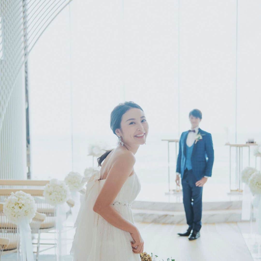 櫻井千尋さんのインスタグラム写真 - (櫻井千尋Instagram)「✮ Another shot...✶⋆ . この時のカメラマンさん。むいさん。 むいさんが撮ってくれた写真が とってもお気に入りなのと、 撮影中も良い雰囲気を作ってくれて 終始たのしい撮影だったなあ🤍 . あ、むいさんのインスタわかんない💭 . . . #wedding #shooting #Anothercut #Japan #okinawa #bridal」1月17日 16時27分 - chihirosakurai