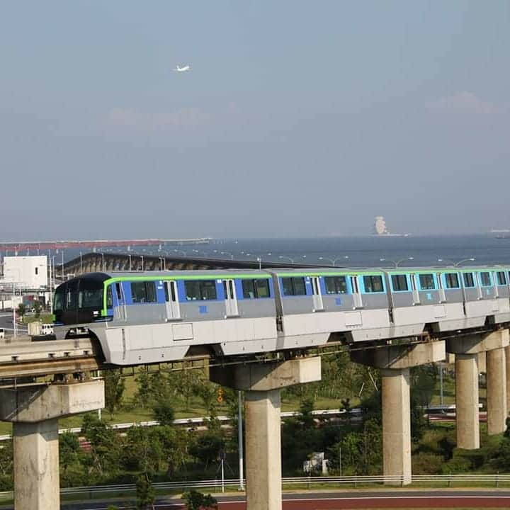 ビーム先生さんのインスタグラム写真 - (ビーム先生Instagram)「พรุ่งนี้เจอกันนนน มาหาหน่อยน้าาา !!! เปลี่ยนสถานที่ใหม่มาง่ายกว่าเดิมไปอีก !!! กับ Event ของ Tokyo Monorail  ศุกร์เสาร์อาทิตย์นี้ มีอีเว้นท์แจกของที่ระลึกออริจินอลจากรถไฟโตเกียวโมโนเรลของญี่ปุ่นแหละทุกคนนน  วัน : ศุกร์ 17 – อาทิตย์ 19 มกราคม 63  เวลา : 11.00-19.00  สถานที่ : MRT สุขุมวิท(ทางออก3) ใกล้ๆ BTS อโศก  กิจกรรมง่ายนิดเดียวคือ ตอบแบบสอบถามที่บูธ – ถ่ายรูปกับบูธกิจกรรมสุดน่ารัก – อัพโหลดลง Social พร้อมติด #โตเกียวโมโนเรล  รับไปเลยเซตพลาสเตอร์ที่ระลึกลายรถไฟโตเกียวโมโนเรล น่ารักมากกกกกกก ติดแล้วคิ้วท์ๆ เมื่อเราบาดเจ็บแผลเราจะดูมุ้งมิ้งขึ้นทันที บีมก็จะไปเอาของนี่แหละ อิอิ และส่วนใครจะมาเจอบีมเจอกันได้วันเสาร์ที่ 18 เวลา 11.00-12.00 นะจ๊ะ จุ๊บๆ  ใครมางานอาจจะได้เจอมาสคอตของ Tokyo Monorail ด้วยนะ  Tokyo Monorail รถไฟที่นั่งจากสนามบิน Haneda เข้าโตเกียวได้สะดวกสบายที่สุด 🚃  びーむイベント発表です。 -------------------------------------------------------- ***イベント開催場所変更となりました＊＊＊ 今週の週末はバンコク地下鉄駅で東京モノレールのイベントがあります！ びーむも行きますので、興味ある方是非来てください❤ 東京モノレールからオリジナルプレゼントがもらえますよ！  開催日程：2020年1月17（金）-19（日） 時間：11時-19時 場所：MRT Sukhumvit Station 3出口  ブースでアンケートに答えたあと、かわいいブースで撮った写真をSNSで、 #โตเกียวโมโนเรล のハッシュタグをつけてアップしたら、オリジナルの絆創膏がもらえます！めっちゃかわいいです。  怪我をしても、傷がかわいく見える！（笑）  私もこれをもらいに行きます〜❤️ ちなみに私は土曜日18日11時－12時ブースにいます！会いに来てね。(*´ε`*)ﾁｭｯﾁｭ  羽田空港から東京まで一番簡単で楽に移動できるのは「東京モノレール！」 BeamSensei」1月17日 22時06分 - beamsensei