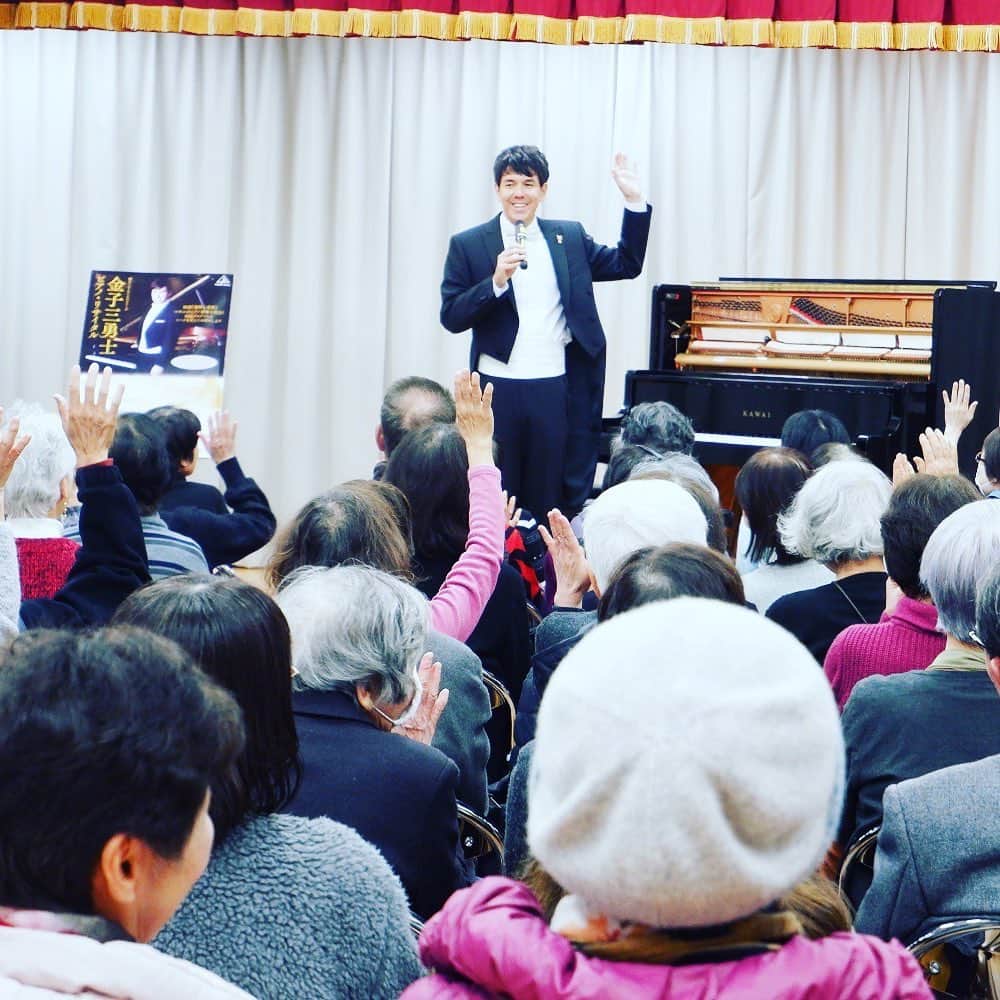 金子三勇士さんのインスタグラム写真 - (金子三勇士Instagram)「Outreach Concert. Have you ever played a piano in your life? #outreach #concert #piano #pianorecital #socialwelfare #musictherapy #livemusic #classicalmusic #Kyushu #Japan #ピアノ #アウトリーチ #コンサート #ピアノリサイタル #ピアニスト #金子三勇士 #地域活性化 #九州 #響ホール #北九州」1月17日 16時49分 - miyujikaneko_official