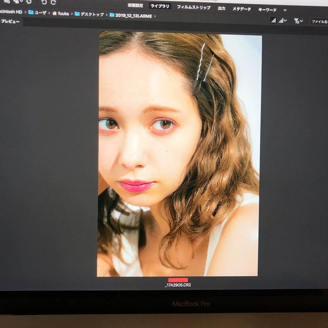 柴田あやなのインスタグラム：「今日発売のLARME出させていただいてます❤︎ みなさまぜひ見てくださいねん〜」
