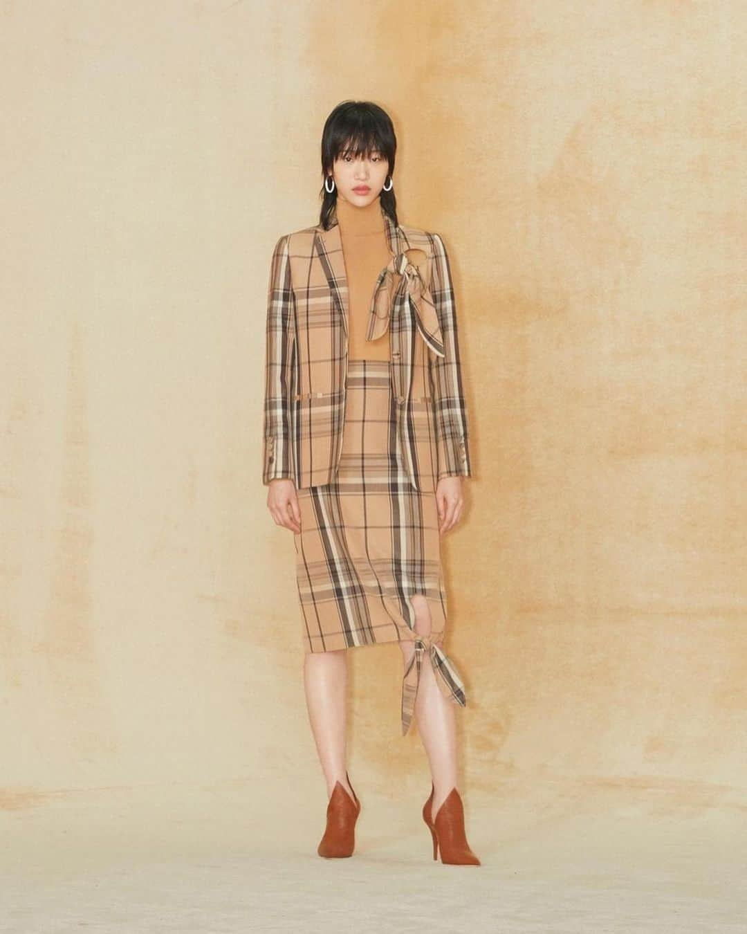 ソラ・チョイさんのインスタグラム写真 - (ソラ・チョイInstagram)「@burberry Prefall2020  #최소라 #sorachoi  @romanyoung  @fordmodels  @wilhelminamodels  @special_management  @yg_kplus  #AsianModel #KoreaModel」1月17日 17時10分 - sola5532