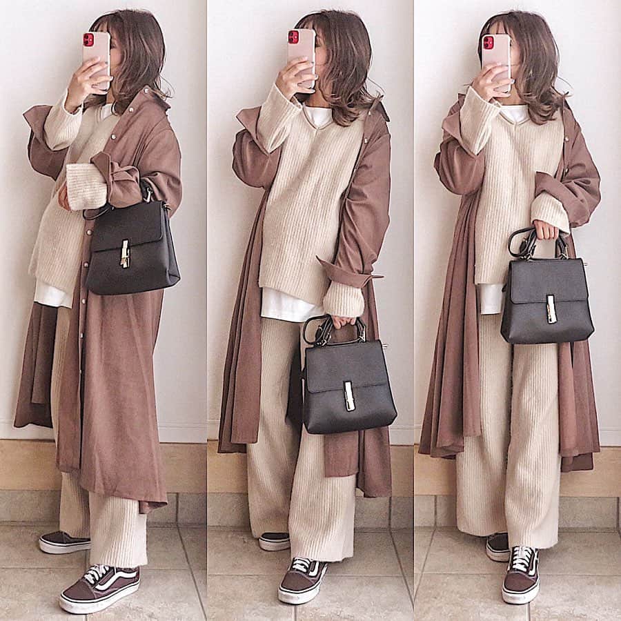 Sakiさんのインスタグラム写真 - (SakiInstagram)「・ ⋒ ⋒ ⋒ ・ お気に入りのニットのセットアップに @fifth_store の #2wayフロント釦ロングシャツワンピース 羽織ったよ🤎縦長ラインで細見え👏🏻🤎 155cmでこの丈感☺️✨ ・ バッグは👜 @editsheen_store #フロントゴールドクリップフラップバッグ 娘の進級式にも使おうと思ってget💓 もう4月から年長さんなんて早いな〜😫 春になったらランドセル予約しに行かなきゃ🎒 ・ ・ ・ ・ ・ #mamagirl #コーディネート #ママコーデ #ママファッション #低身長コーデ #カジュアル #プチプラコーデ #きょコ #今日のコーデ #着回しコーデ #お洒落な人と繋がりたい #今日のコーデ #今日の服 #しまむら #しまパト #マタニティ #マタニティコーデ  #妊娠8ヶ月 #体重管理に苦しむ妊婦 #ママリファッション #レイヤードコーデ #fifth #fifthtl #フィフス #ワンピース #editsheen #エディットシーン #バッグ #bag」1月17日 17時03分 - ____sappi____